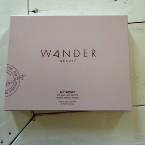 Wander Beauty Getaway Eye and Face palette